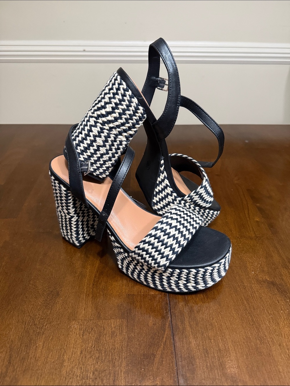Universal Thread Black and White Platform Woven Heels